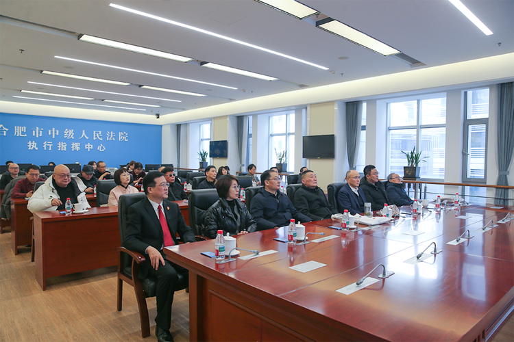 司法与文学的深度对话 当公平的利剑遇上人文的灯盏